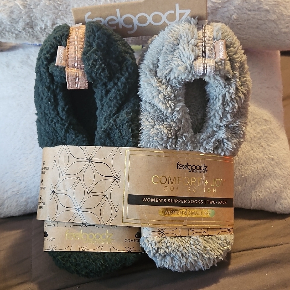 Feelgoodz Women's Slipper Socks Two-Pack - Green and Gray